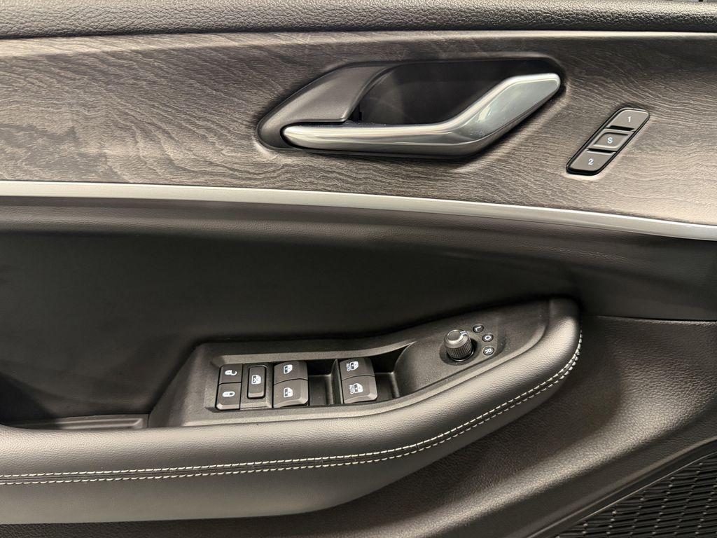 used 2025 Jeep Grand Cherokee car, priced at $39,786