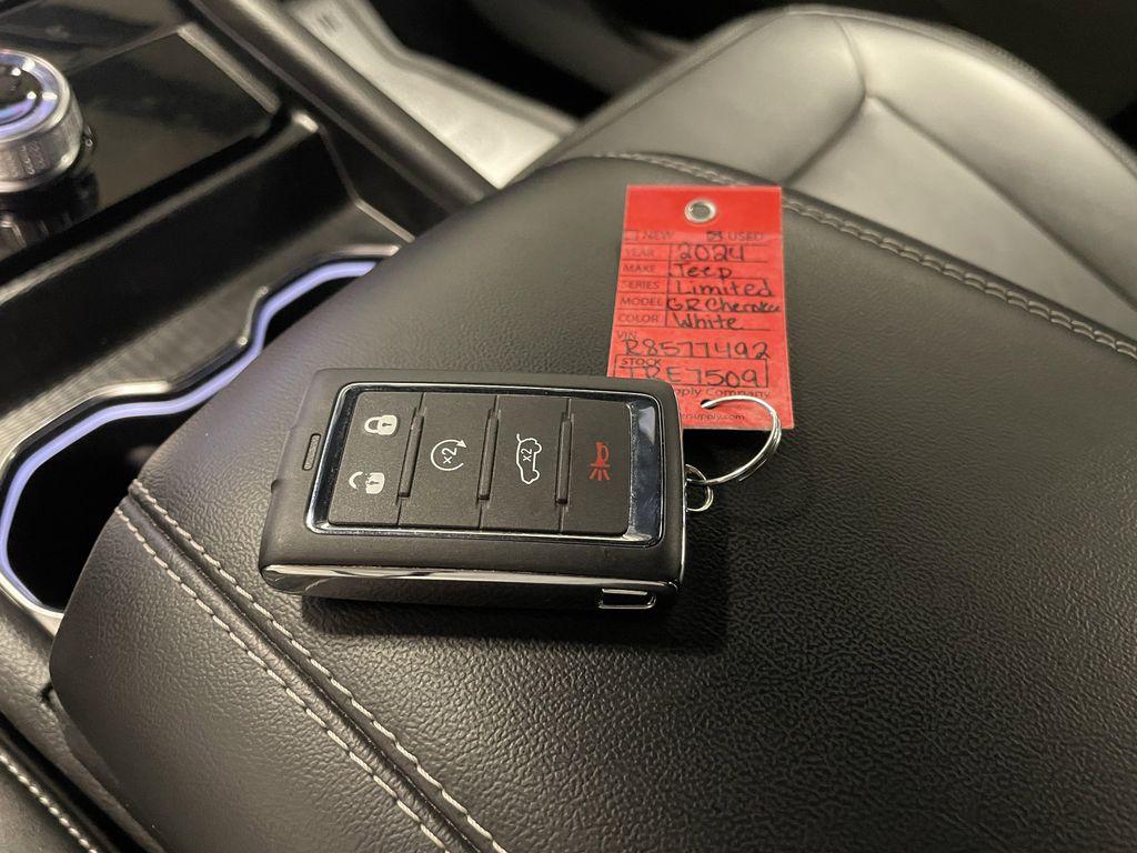 used 2024 Jeep Grand Cherokee car, priced at $35,546