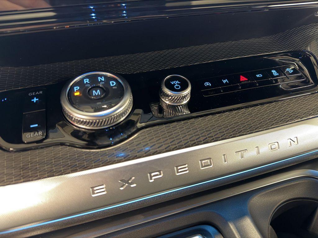 new 2025 Ford Expedition car, priced at $82,457