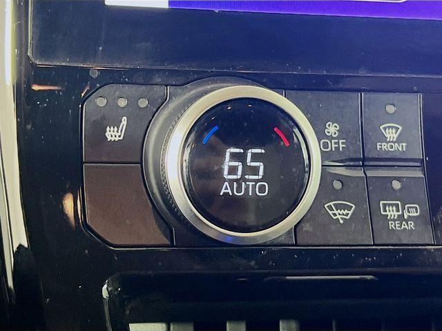 used 2023 Toyota Highlander car, priced at $27,156