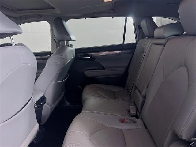 used 2021 Toyota Highlander car, priced at $28,111