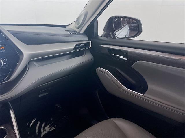 used 2021 Toyota Highlander car, priced at $28,111