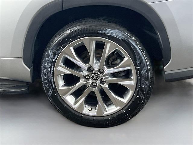 used 2021 Toyota Highlander car, priced at $28,111