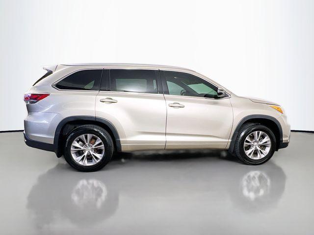 used 2015 Toyota Highlander car, priced at $14,318