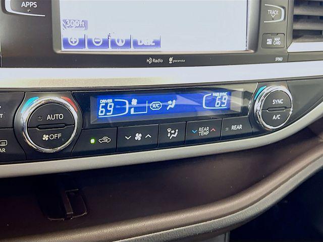 used 2015 Toyota Highlander car, priced at $14,318