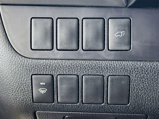 used 2015 Toyota Highlander car, priced at $14,318