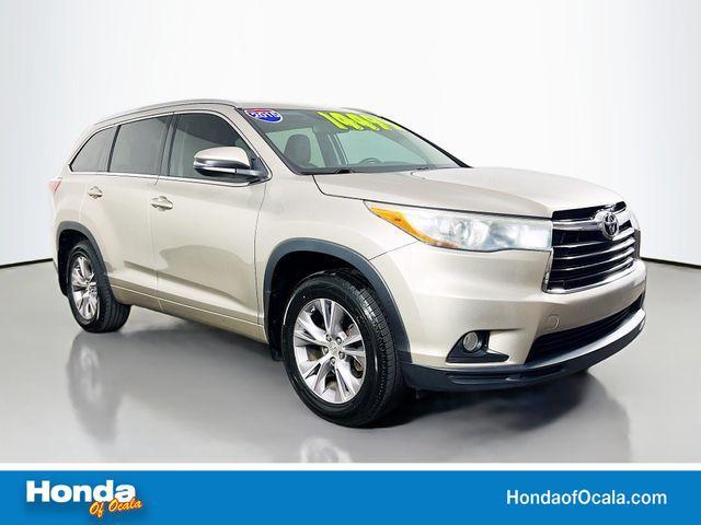 used 2015 Toyota Highlander car, priced at $14,318