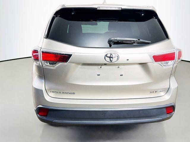 used 2015 Toyota Highlander car, priced at $14,318