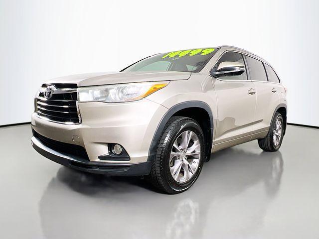 used 2015 Toyota Highlander car, priced at $14,318