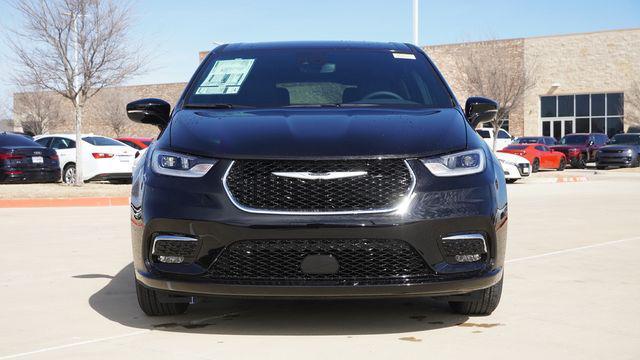 new 2026 Chrysler Pacifica car, priced at $39,225