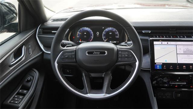 new 2025 Jeep Grand Cherokee car, priced at $46,000