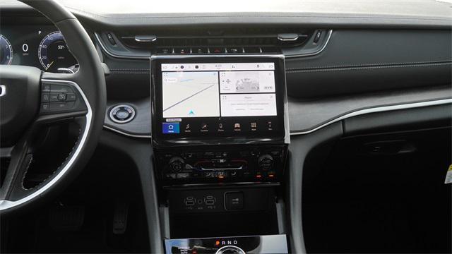 new 2025 Jeep Grand Cherokee car, priced at $46,000