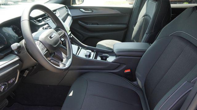 new 2026 Jeep Grand Cherokee car, priced at $37,865