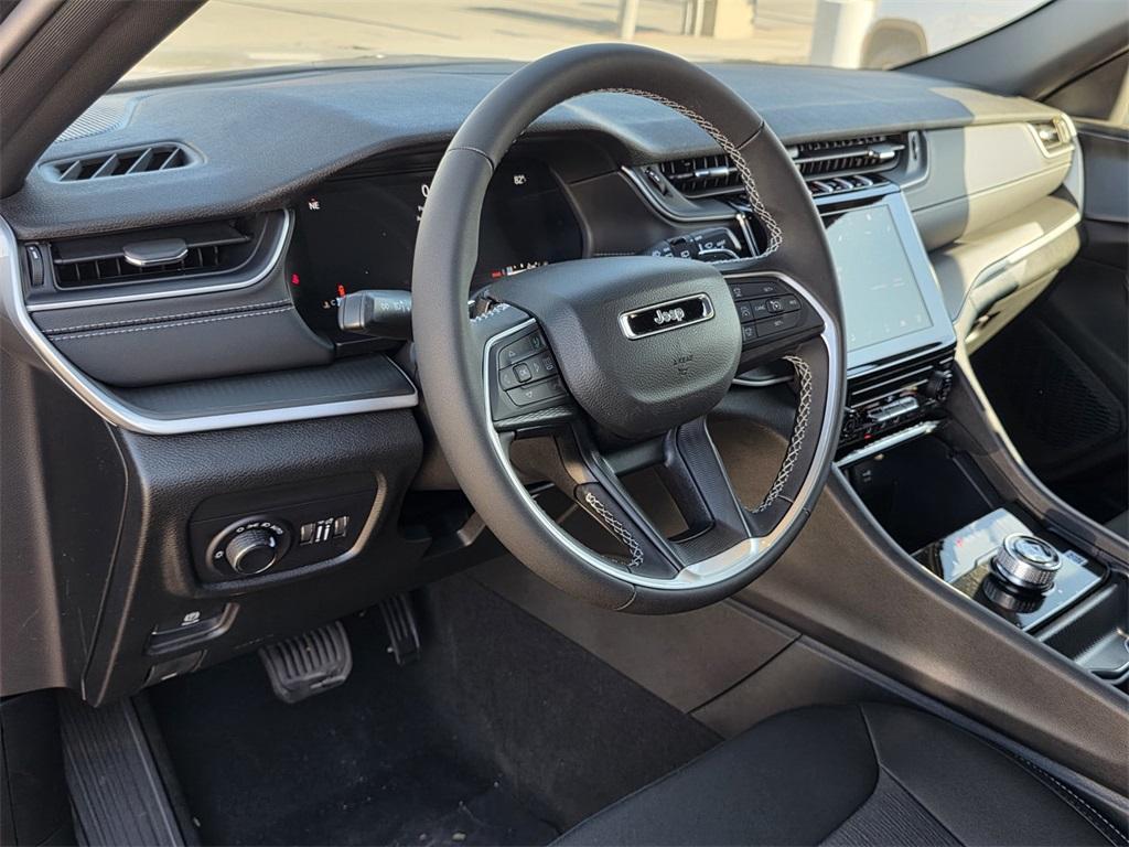 new 2025 Jeep Grand Cherokee car, priced at $32,975