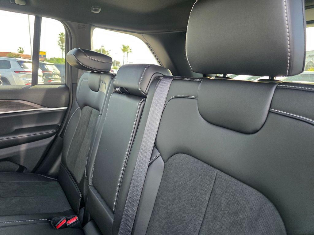 new 2026 Jeep Grand Cherokee car, priced at $44,150