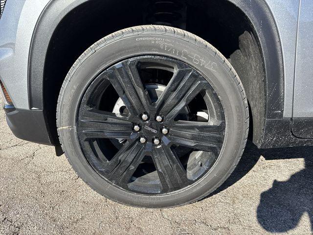 new 2026 GMC Acadia car, priced at $48,978