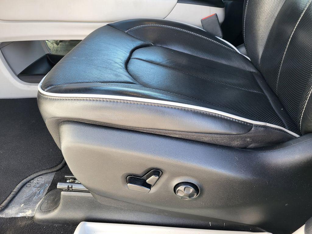 used 2023 Chrysler Pacifica car, priced at $28,995