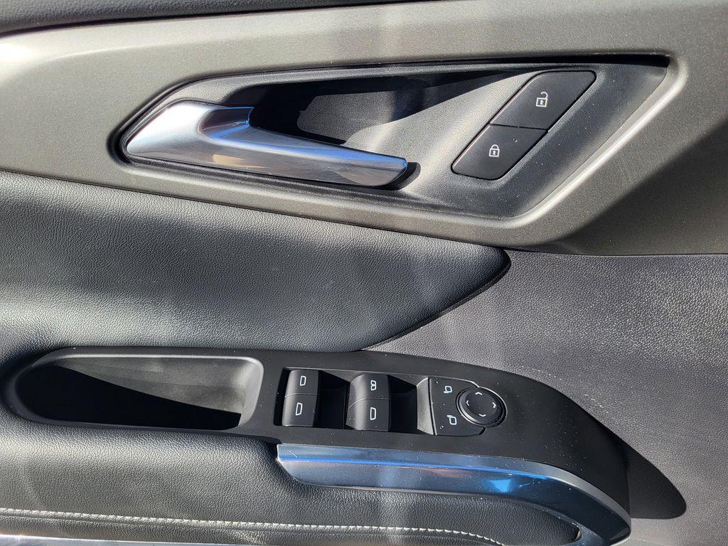 used 2025 Chevrolet Traverse car, priced at $35,995