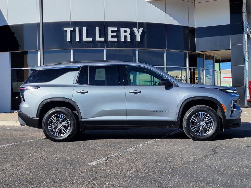 used 2025 Chevrolet Traverse car, priced at $35,995