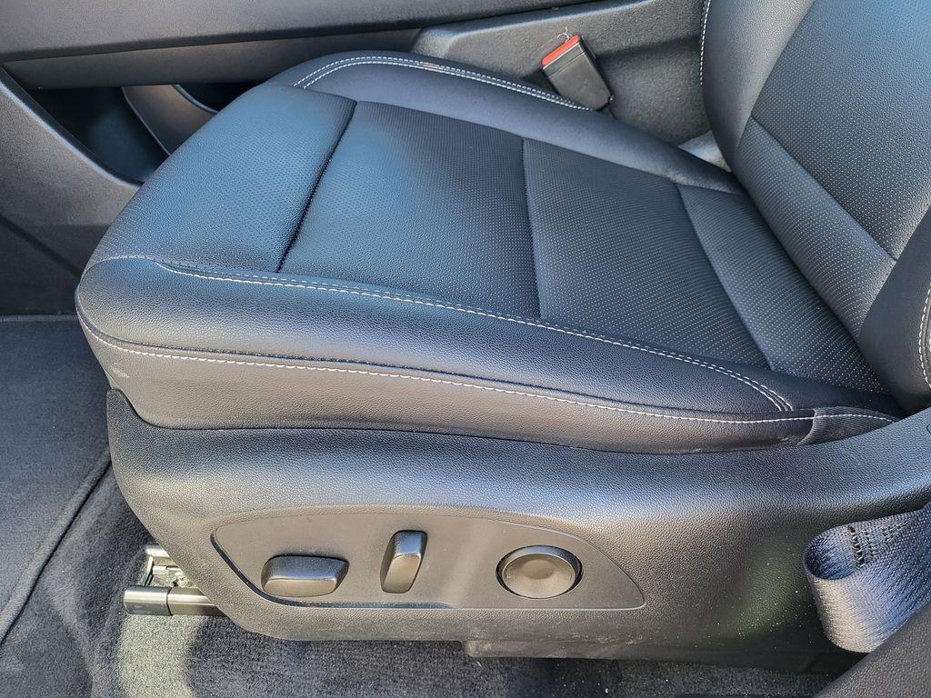 used 2025 Chevrolet Traverse car, priced at $35,995