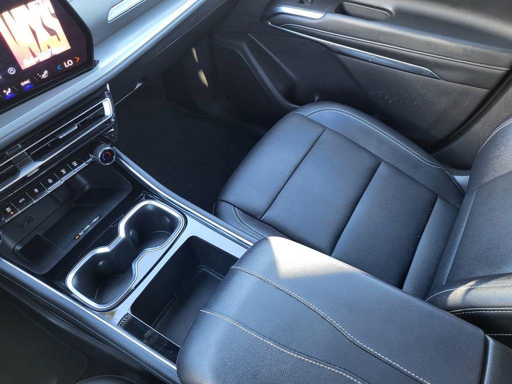 used 2025 Chevrolet Traverse car, priced at $35,995