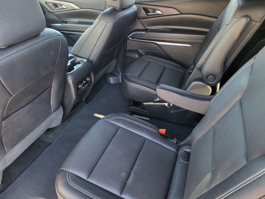 used 2025 Chevrolet Traverse car, priced at $35,995