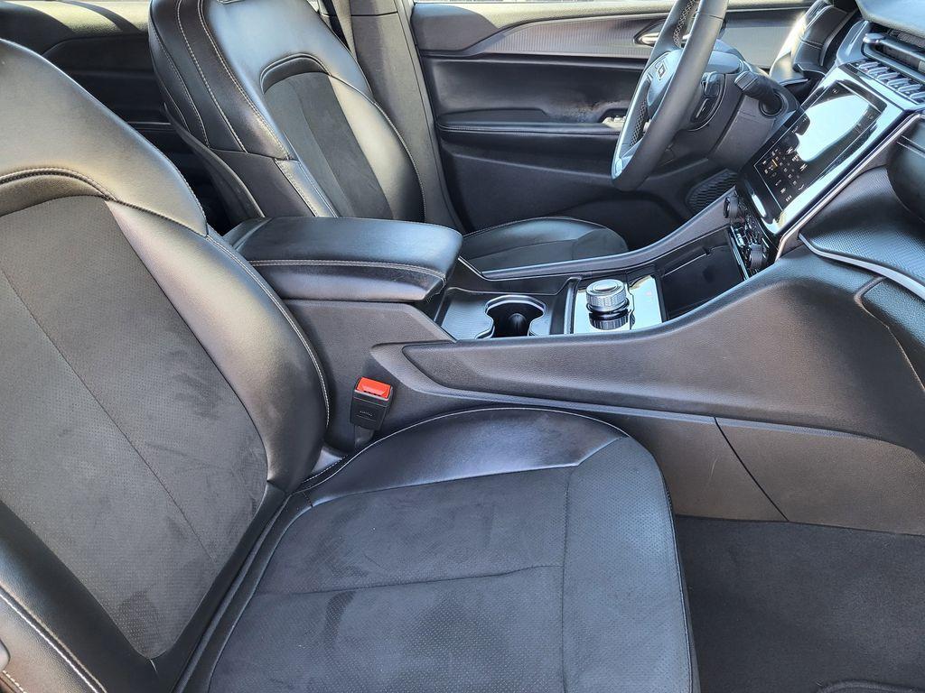 used 2024 Jeep Grand Cherokee L car, priced at $33,995