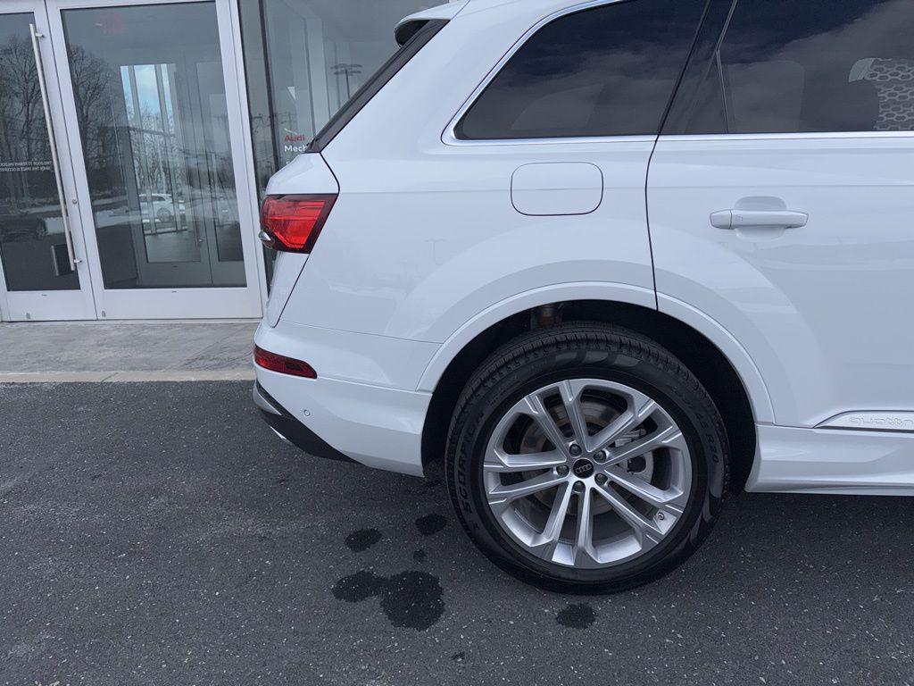 new 2026 Audi Q7 car, priced at $68,945