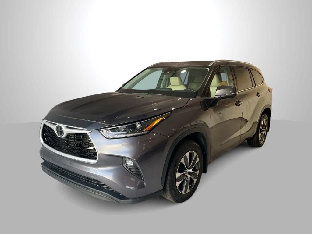 used 2021 Toyota Highlander car, priced at $27,072