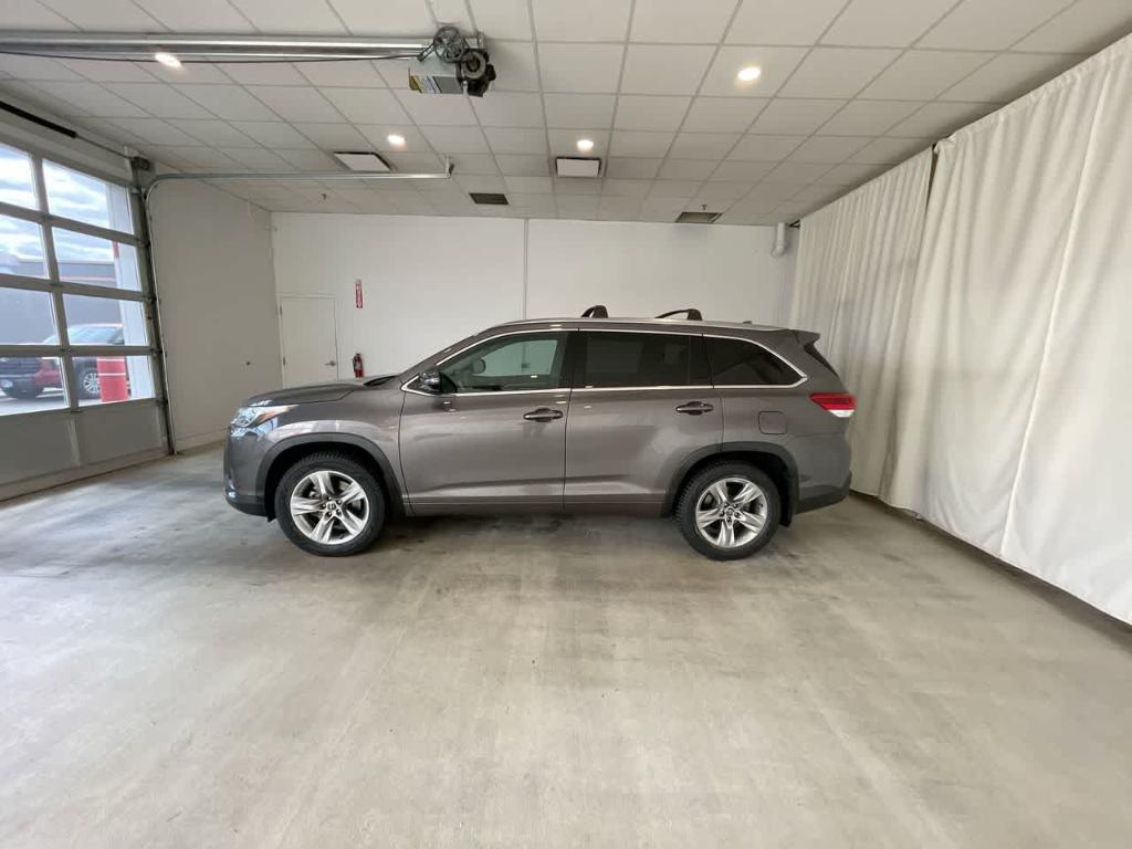 used 2017 Toyota Highlander car, priced at $28,763