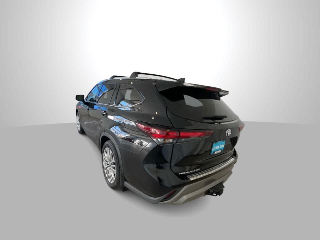 used 2024 Toyota Highlander car, priced at $44,012