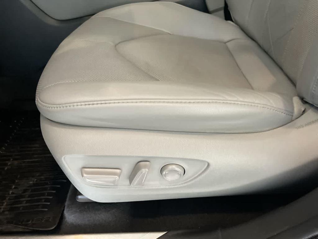 used 2022 Toyota Highlander car, priced at $37,981