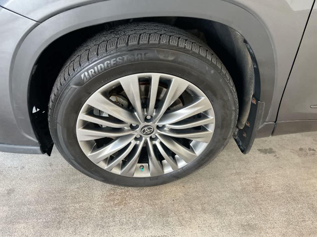 used 2022 Toyota Highlander car, priced at $37,981