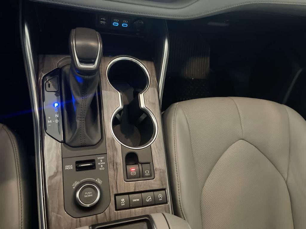 used 2022 Toyota Highlander car, priced at $37,981