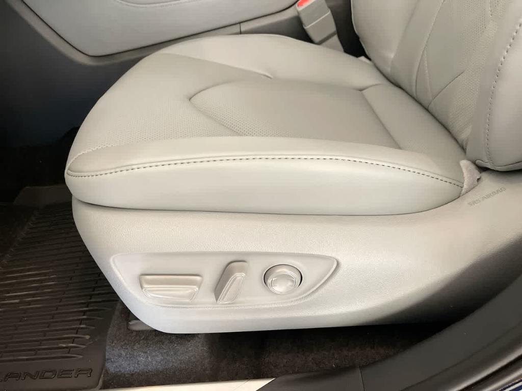 new 2026 Toyota Highlander car, priced at $54,509