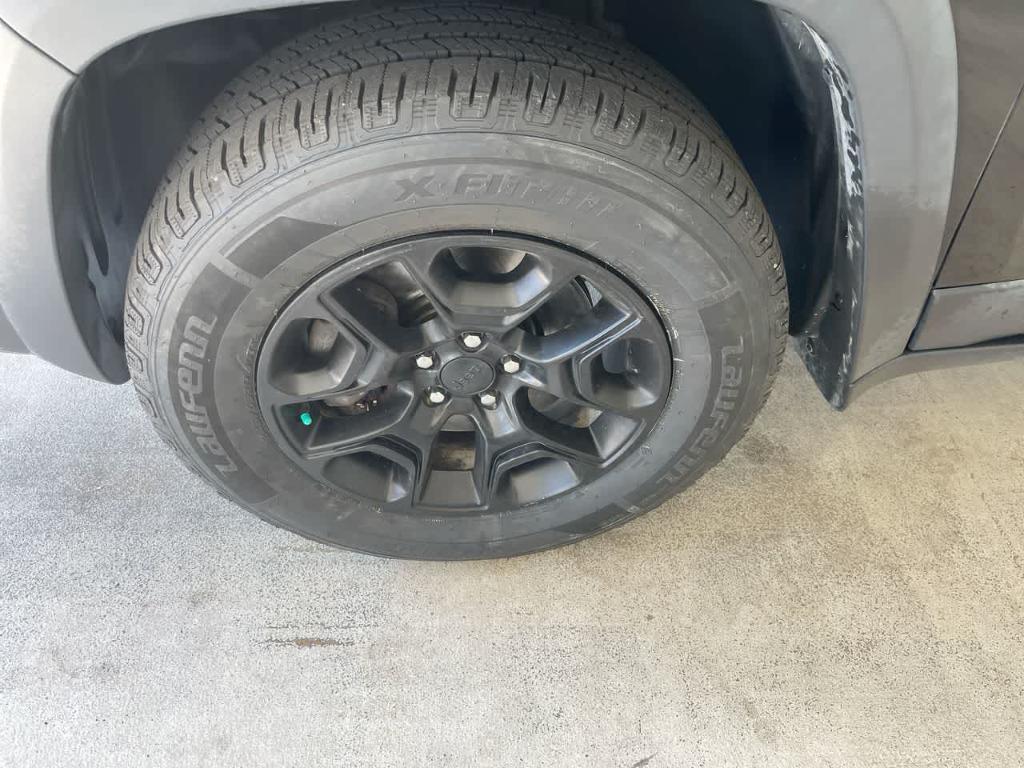 used 2019 Jeep Cherokee car, priced at $19,194