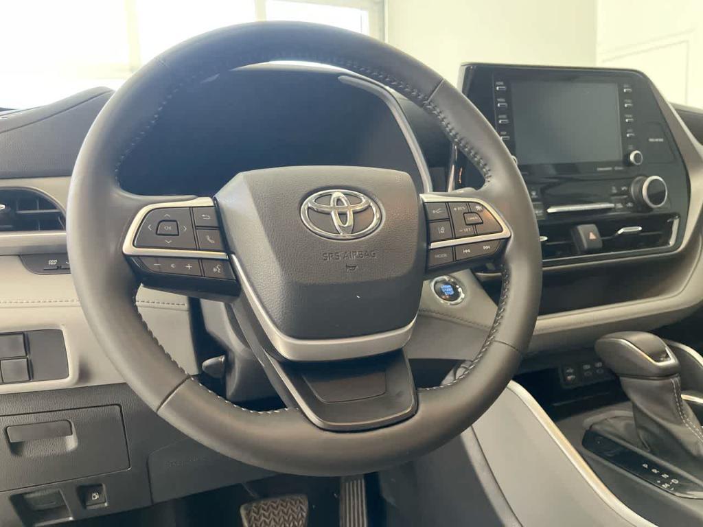 used 2022 Toyota Highlander car, priced at $37,115
