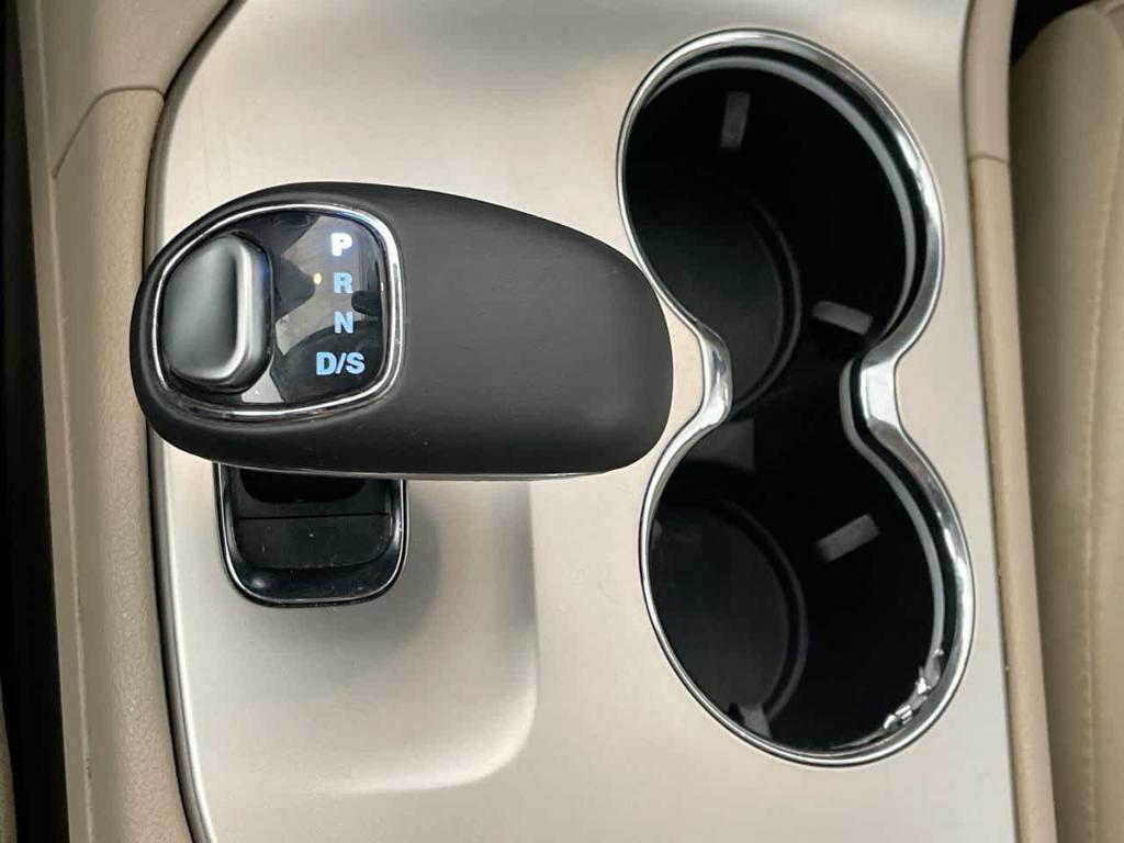 used 2015 Jeep Grand Cherokee car, priced at $13,679