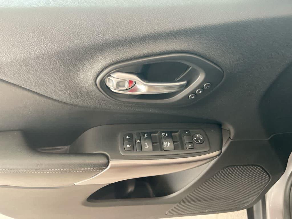 used 2019 Jeep Cherokee car, priced at $16,772