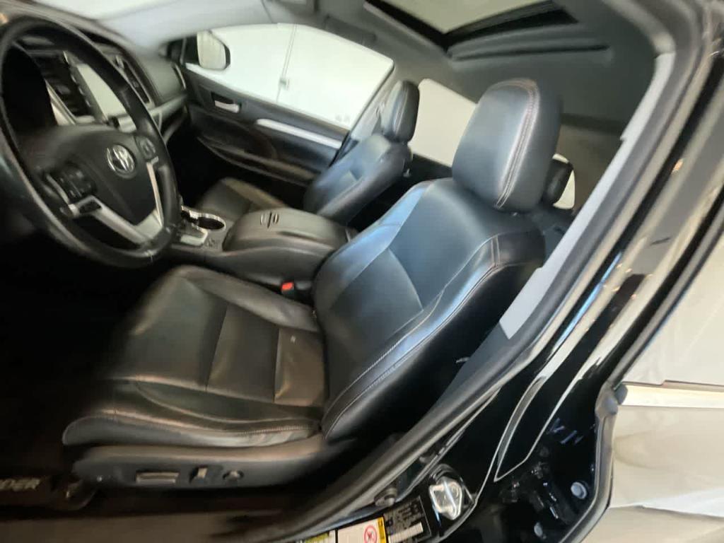 used 2018 Toyota Highlander car, priced at $25,371