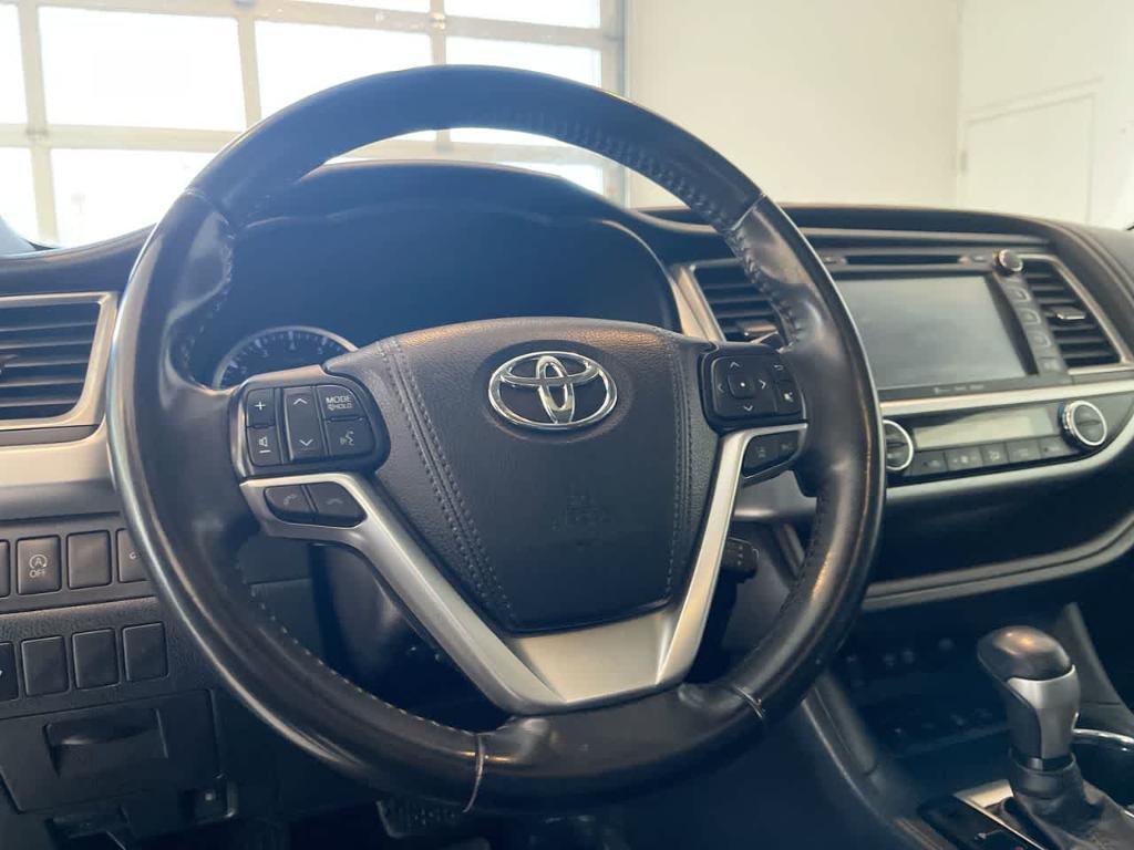 used 2018 Toyota Highlander car, priced at $25,371