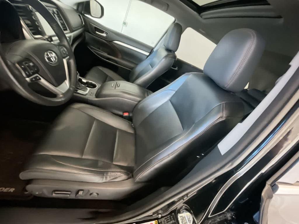 used 2015 Toyota Highlander car, priced at $20,230