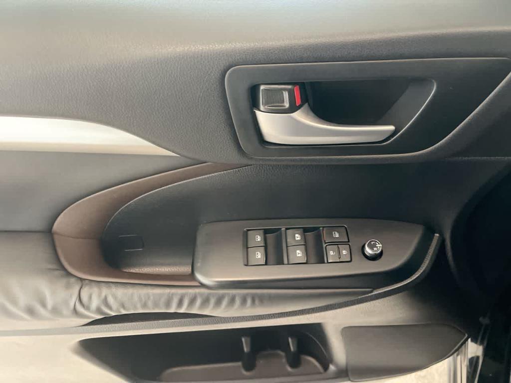 used 2015 Toyota Highlander car, priced at $20,230