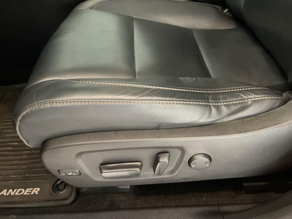 used 2015 Toyota Highlander car, priced at $20,230