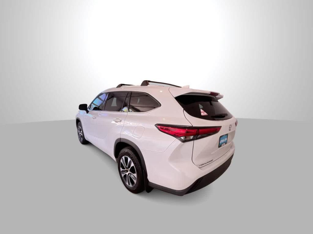 used 2022 Toyota Highlander car, priced at $36,897