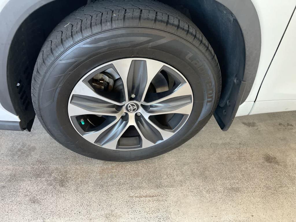 used 2022 Toyota Highlander car, priced at $36,897