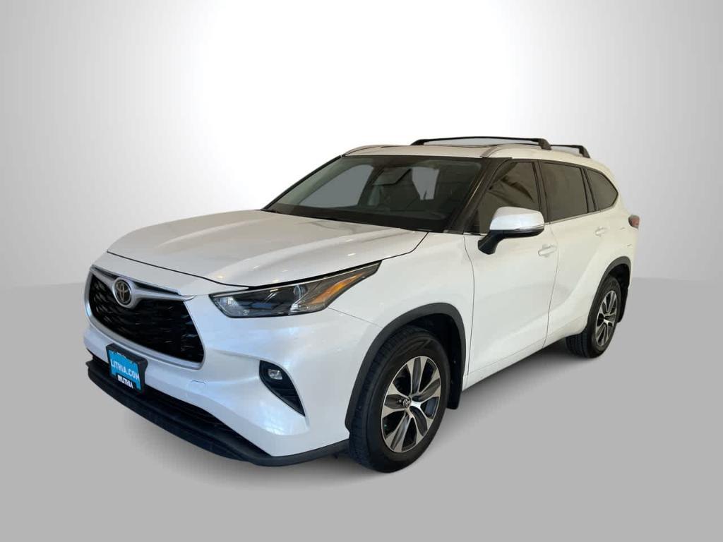 used 2022 Toyota Highlander car, priced at $36,897