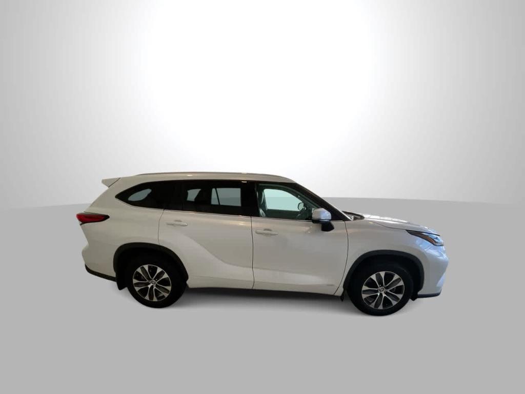 used 2022 Toyota Highlander Hybrid car, priced at $35,995