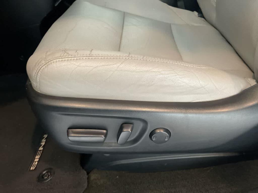 used 2016 Toyota Sienna car, priced at $25,449