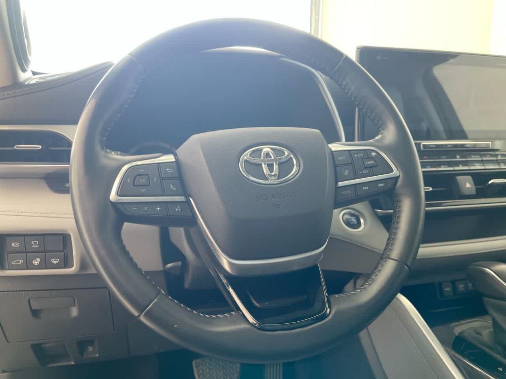 used 2021 Toyota Highlander car, priced at $36,840